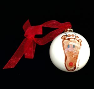 Our incredibly popular reindeer footprint bauble! An absolute must for your Christmas tree!